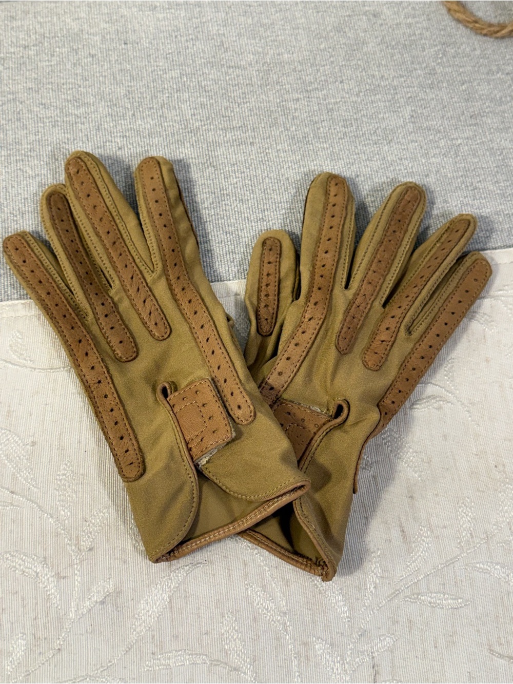Vintage Isotoner ARIS Hand Vigor Tan Leather Nylon Driving Gloves Sz Large 8”